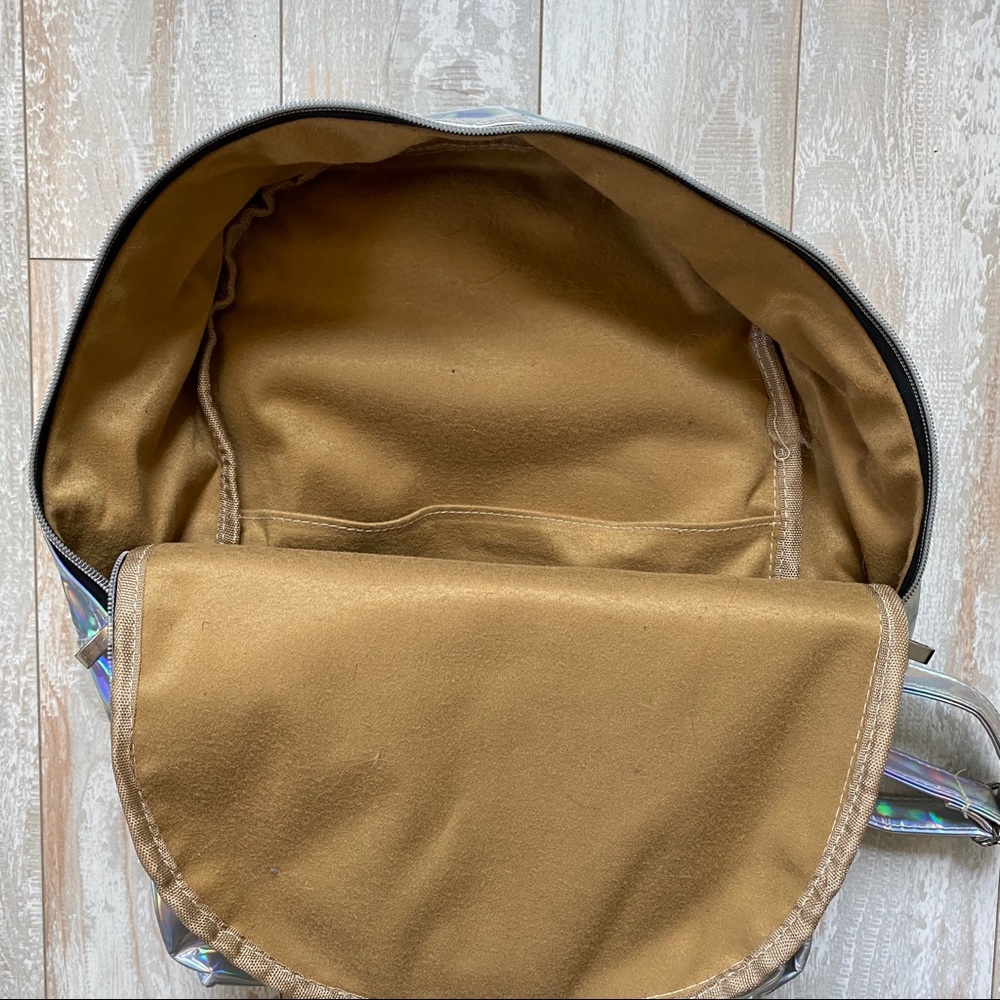 Holographic Backpack!! 🌈🌈 - Picture 5 of 6